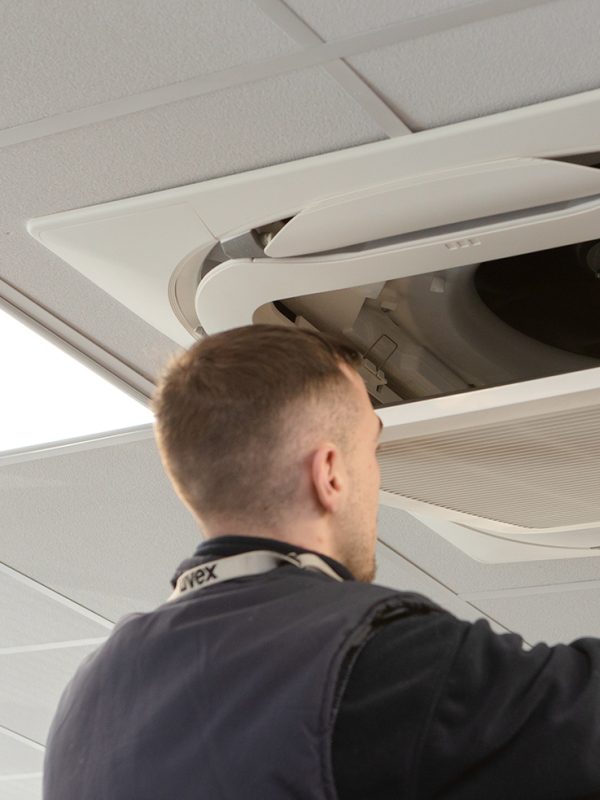 Air conditioning service header